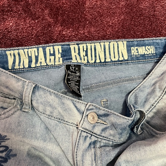 Gently loved women’s Vintage jean shorts - Picture 5 of 5